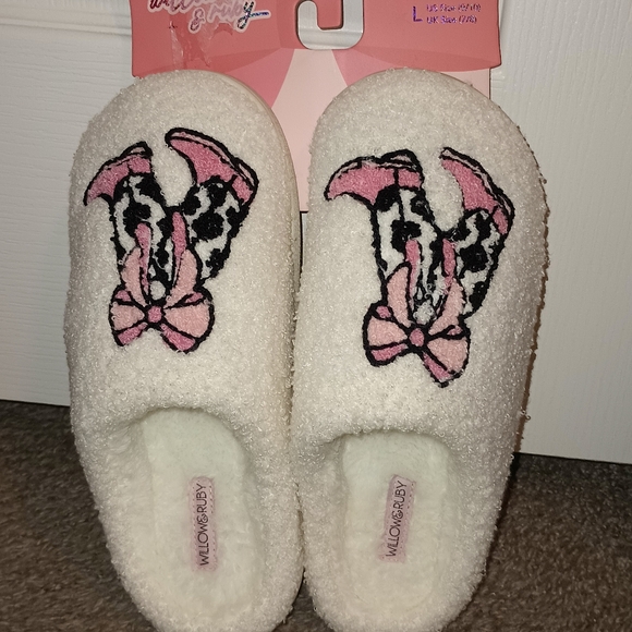 Ladies Size Large Indoor/Outdoor Ivory Slippers - Picture 2 of 4